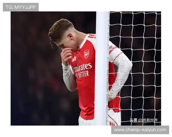 阿森纳客场球迷高唱队歌，圣西罗看台现温情互动